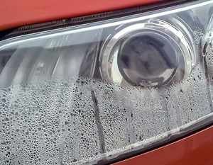 Почему потеют фары изнутри и как с этим бороться