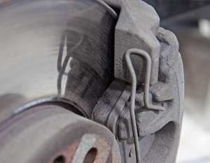 Тихие признаки износа тормозных колодок, которые часто игнорируют