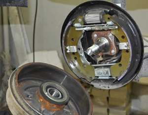 Почему клинят задние барабанные тормоза и как это исправить