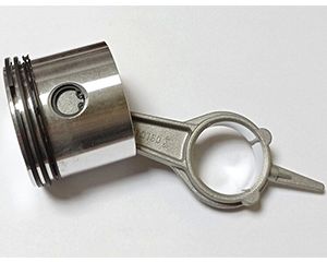 Сборка автомобильного поршня с шатуном