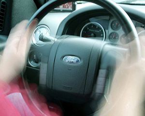 Почему подергивается руль и как с этим бороться