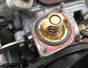 Почему в некоторых автомобилях два термостата и как они работают