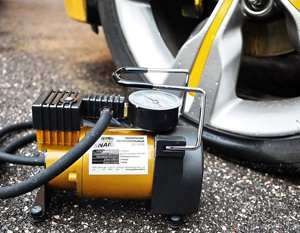 Как выбрать подходящий автомобильный компрессор для ремонта шин в пути