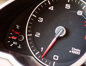 Почему плавают обороты на холостом ходу у инжекторного двигателя?