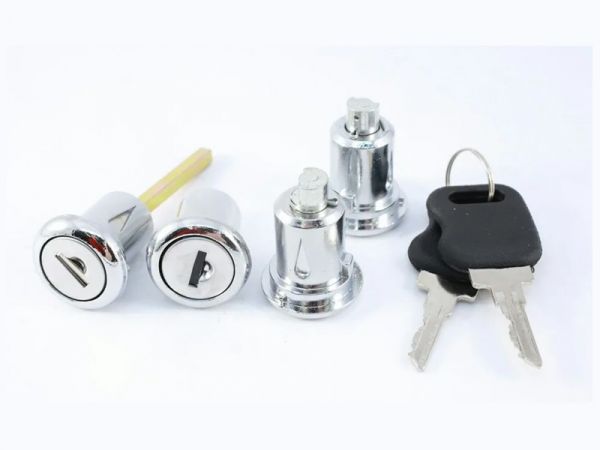 Личинки замков ГАЗ-2705 4 шт. с корпусом н/о (Н.Новгород) /2705-6105420/