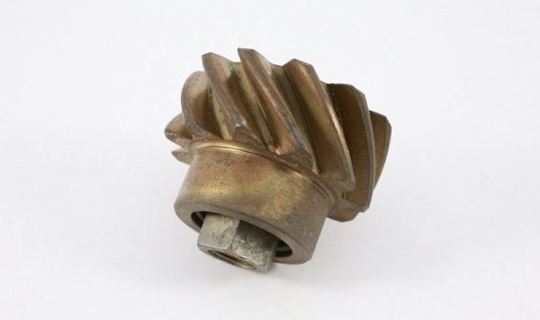 Шестерня привода насоса масл. с гайкой 406 дв. (ОАО"ЗМЗ", г.Заволжье) /406.1011216-10/