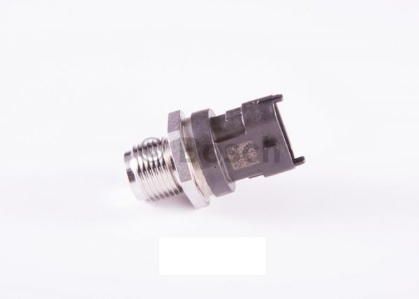 Датчик давления топлива в рампе дв. ЯМЗ-534 (BOSCH) /0281002930/