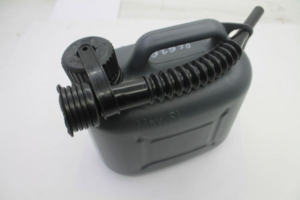 Канистра 5л (пластик) с заливным устройством (в упак. LECAR) /LECAR000011306/