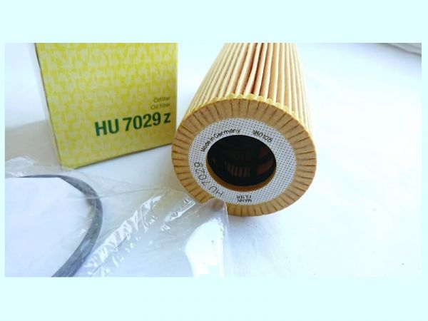 Фильтр масляный Audi Q5 qu. 3.2 (MANN-FILTER) /HU7029z/